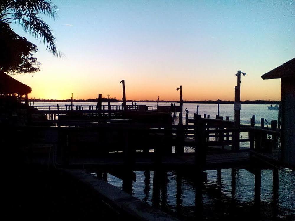 Dockside Inn & Resort Fort Pierce Exterior photo