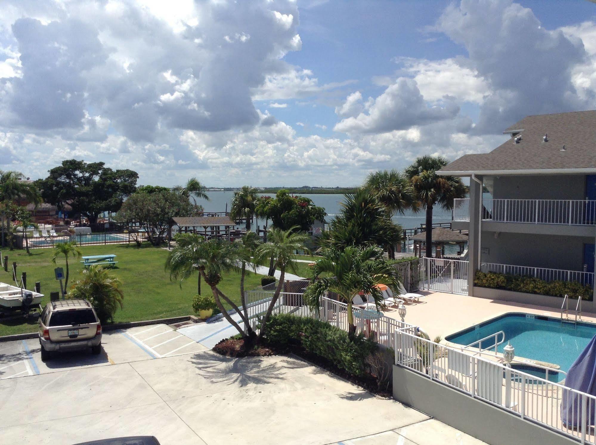 Dockside Inn & Resort Fort Pierce Exterior photo